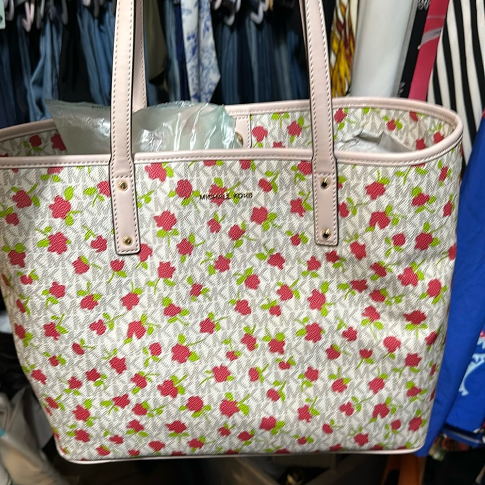 Medium MK handbag super cute